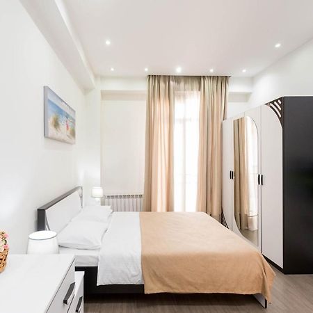 Apartment In The City Center Lll Тбилиси Екстериор снимка