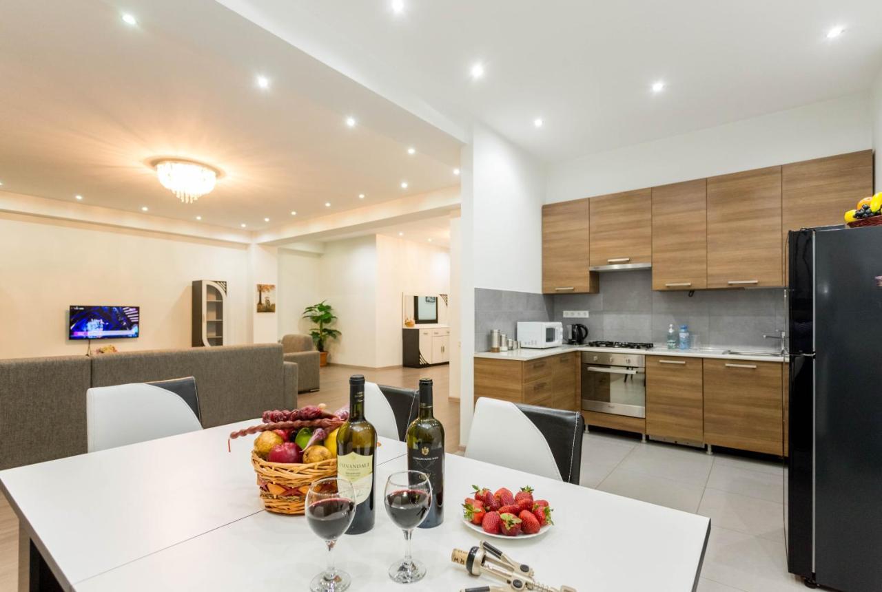 Apartment In The City Center Lll Тбилиси Екстериор снимка