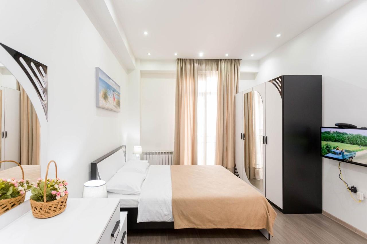 Apartment In The City Center Lll Тбилиси Екстериор снимка