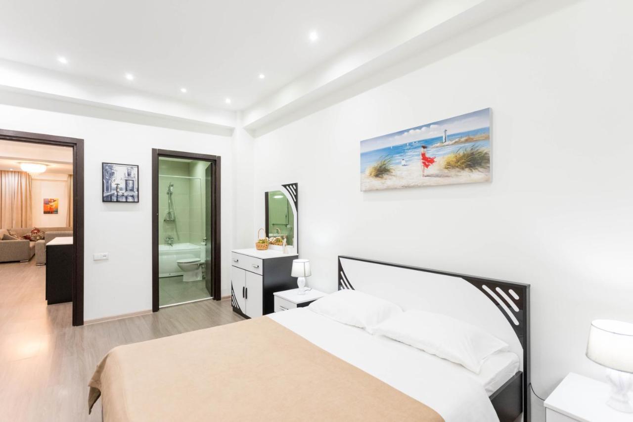 Apartment In The City Center Lll Тбилиси Екстериор снимка