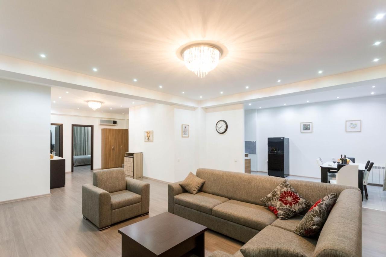 Apartment In The City Center Lll Тбилиси Екстериор снимка