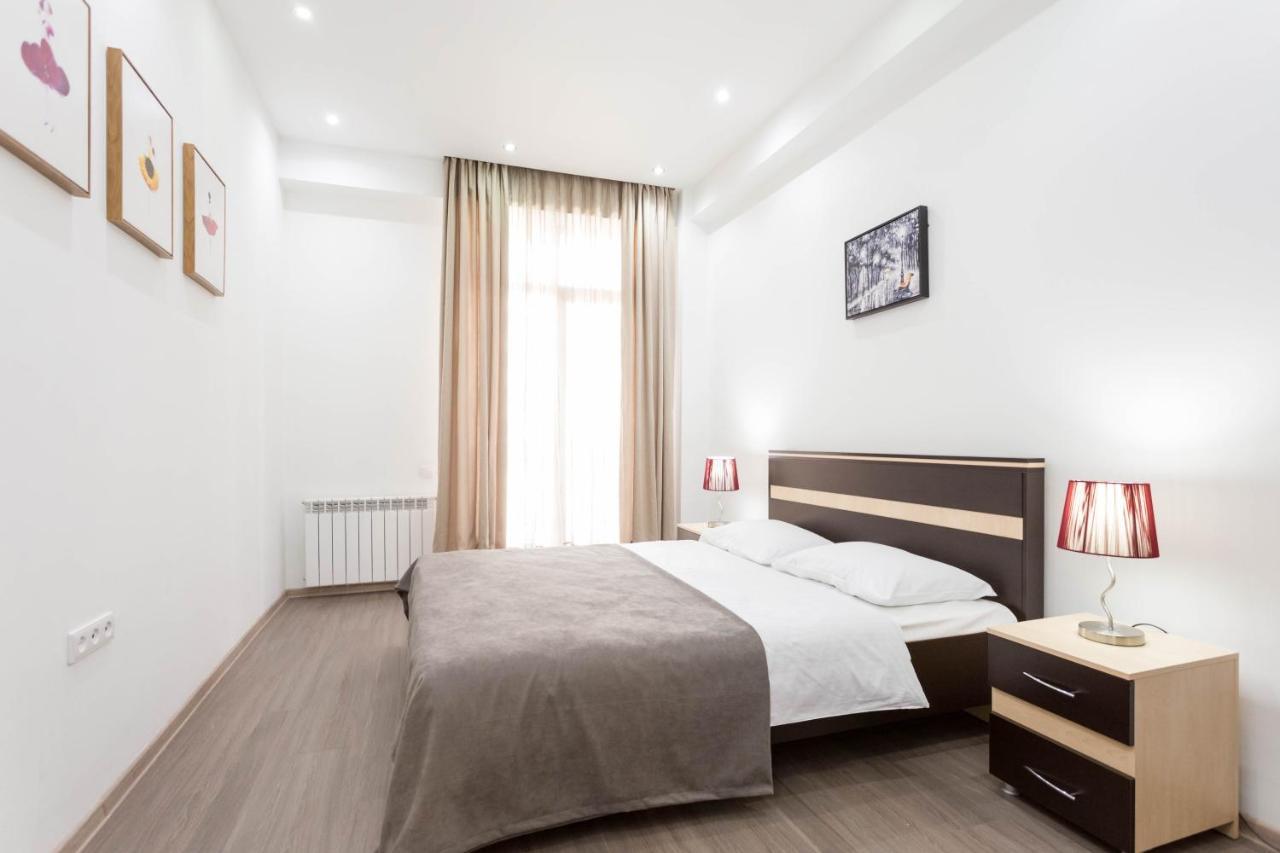 Apartment In The City Center Lll Тбилиси Екстериор снимка